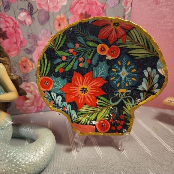 Other - DECOUPAGE SCALLOPED FAN SHELL 